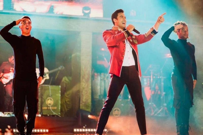 El cantante Carlos Rivera pausa su gira por una lesión en las cuerdas vocales