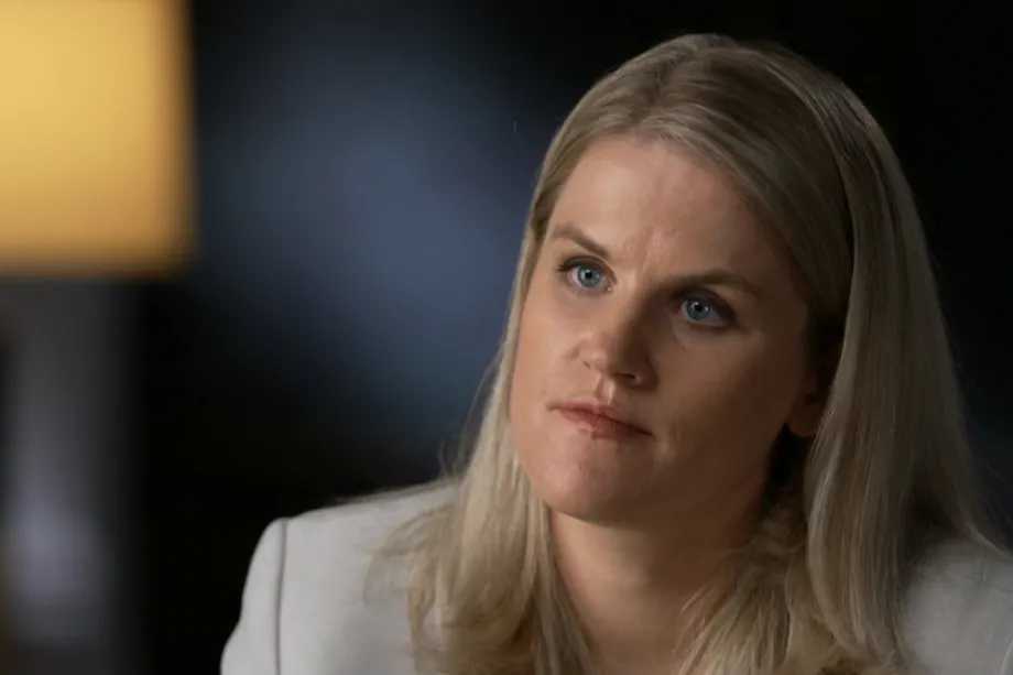 La denunciante de Facebook Frances Haugen aparecio en 60 Minutes .