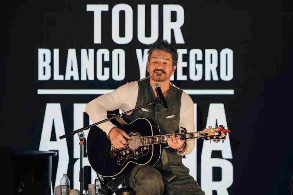 🎙 Ricardo Arjona anuncia gira de conciertos "Blanco y Negro Volver" en