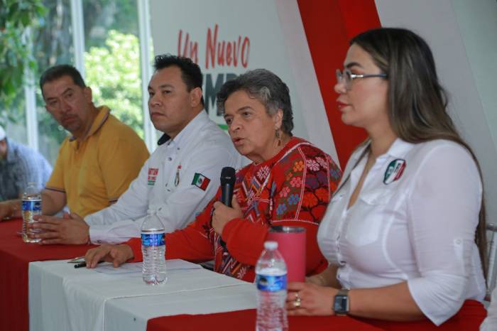 La senadora Beatriz Paredes Rangel advirtió el viernes en Durango que el Frente Amplio por México (FAM) enfrenta un riesgo latente de una elección de estado en las elecciones presidenciales de 2024