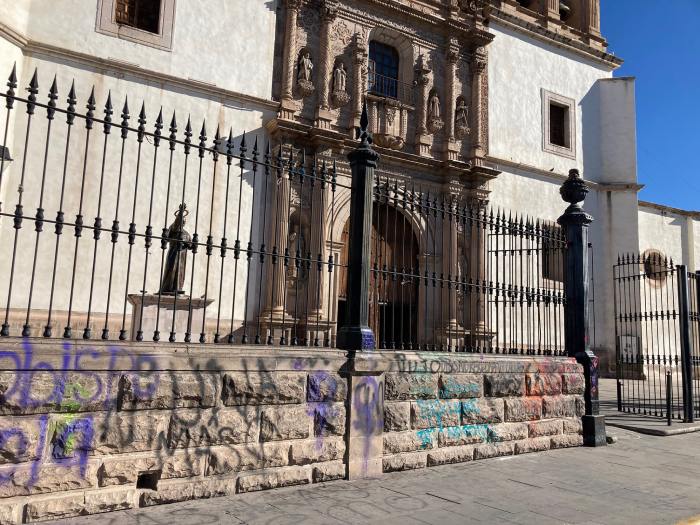 INAH denuncia limpieza inadecuada de grafitis en catedral de Durango