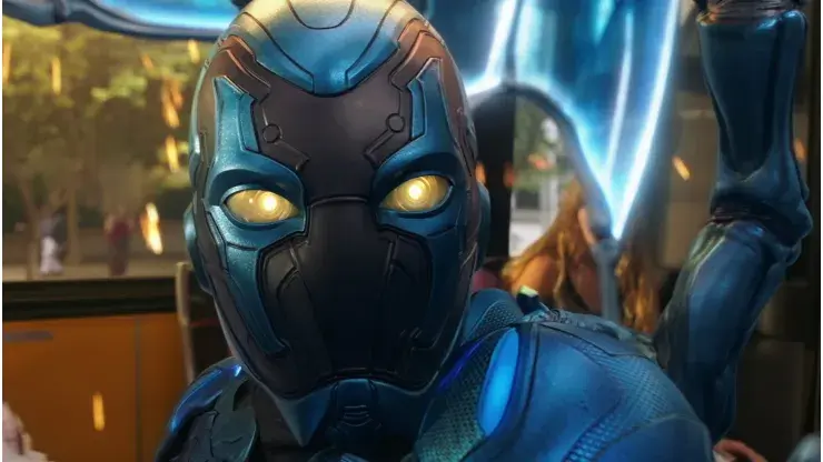 El primer superhéroe latino de DC, Jaime Reyes, se presenta en los cines con su propia película, Blue Beetle