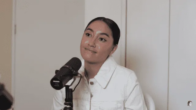 Katya Echazarreta es una astronauta mexicana-estadounidense que se convirtió en la primera mujer nacida en México en viajar al espacio. Echazarreta nació en Guadalajara, México, en 1996.