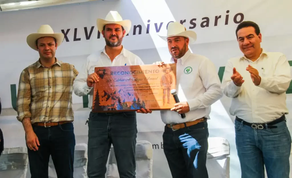 Para conmemorar, UNECOFAEZ celebra 47 años organizando múltiples actividades, incluyendo una concurrida cabalgata, reconocimientos a ex presidentes, eventos deportivos y culturales, un gran baile y conferencias