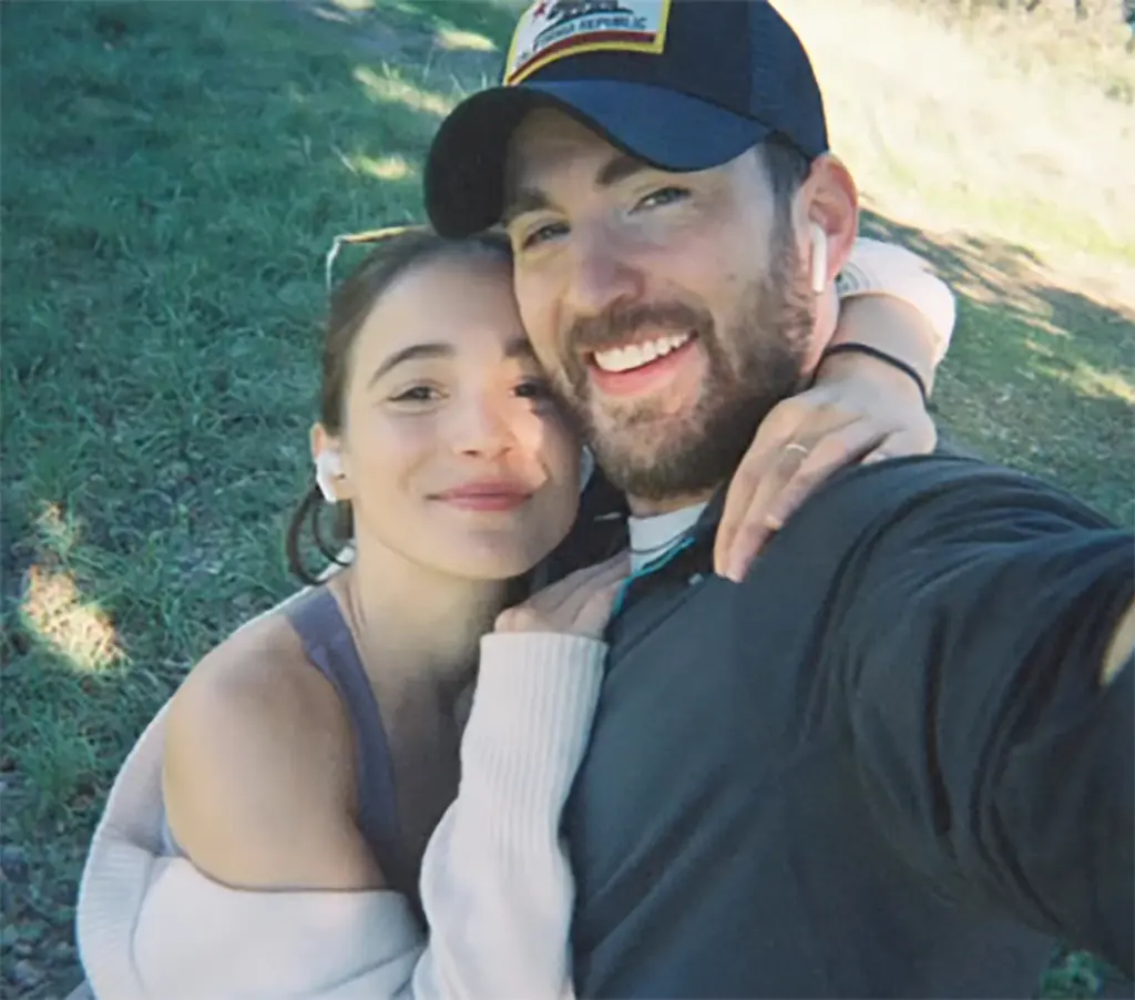 El actor Chris Evans y Alba Baptista se casan en secreto en Massachusetts