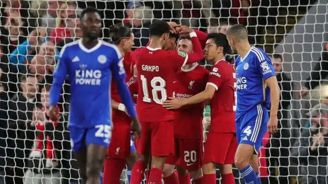 El Liverpool se clasificó a los octavos de final de la Carabao Cup tras vencer por 3-1 al Leicester City en Anfield