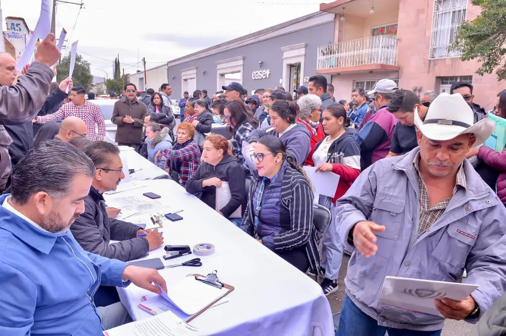 El Gobierno de Durango, a través de la Comisión Estatal de Suelo y Vivienda (Coesvi), entregó 358 títulos de propiedad a familias de la capital del estado