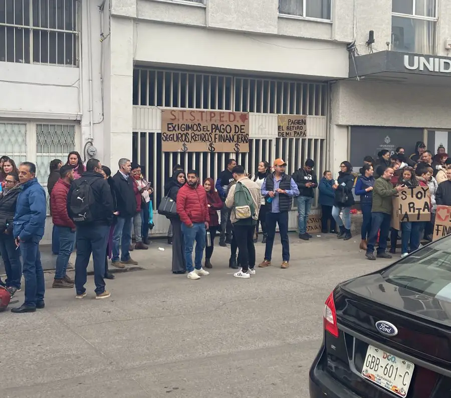 Sindicato de los Tres Poderes cierra oficinas de Gobierno, Congreso y Tribunal en Durango