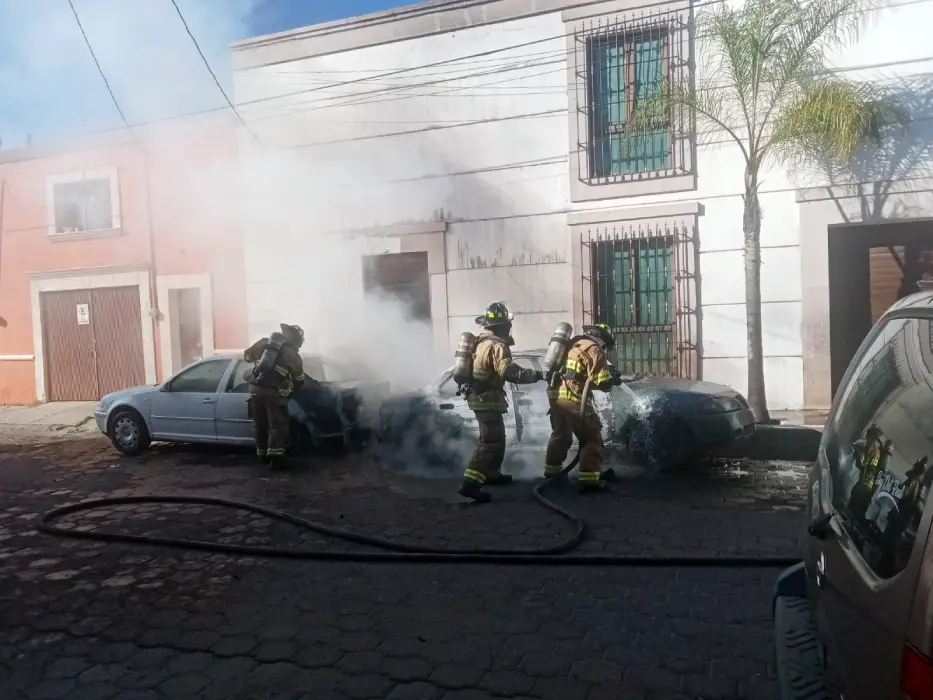 Detenida mujer que incendió auto en la colonia Obrera, Durango
