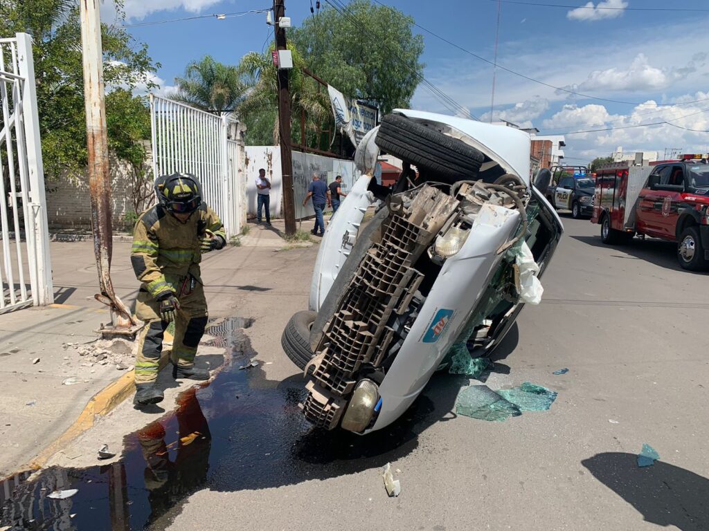 Un herido en volcadura sobre el Bulevar Dolores del Río