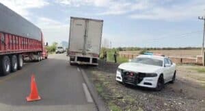 FGR investiga tractocamión con 42 mil litros de hidrocarburo en la carretera Durango-Torreón