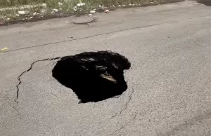 socavón pone en peligro a conductores en el bulevar Dolores del Río