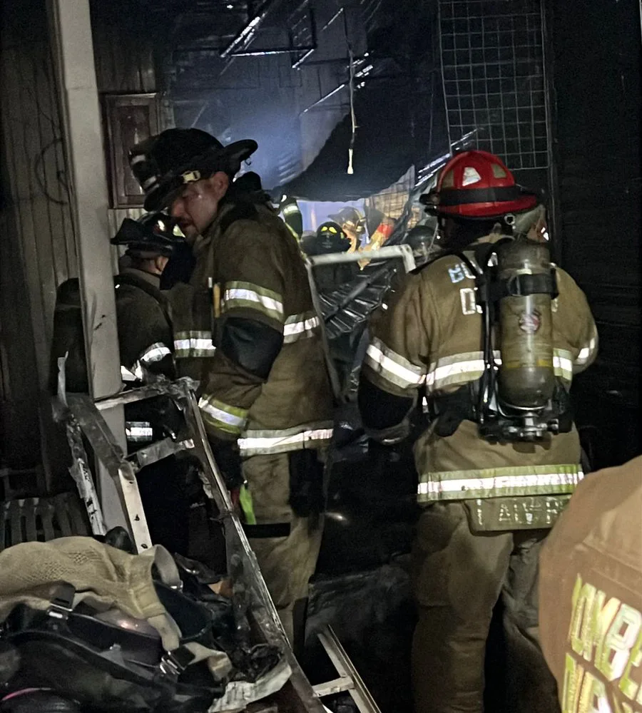 Incendio consume cuatro locales del Excuartel Juárez y fue controlado por Protección Civil sin que se reportaran lesionados, solo daños materiales