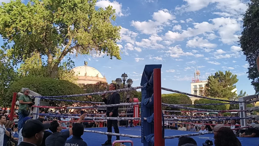 Julio Cesar Chávez conferencia "sueños de un campeón"