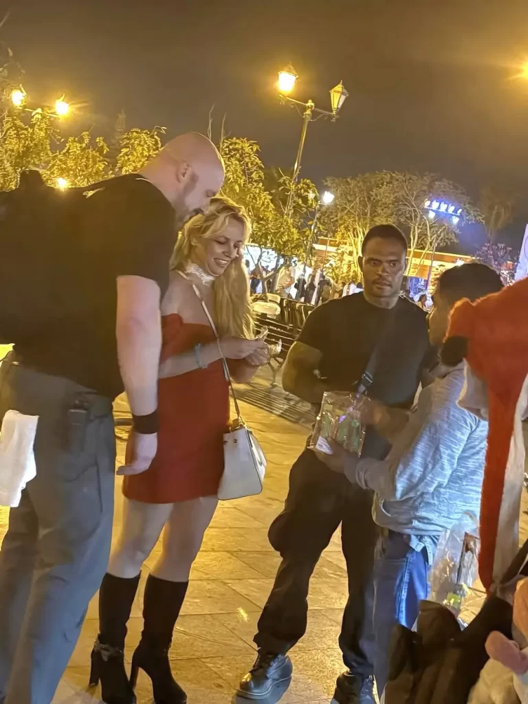 Britney Spears sorprende con paseo nocturno en San José del Cabo
