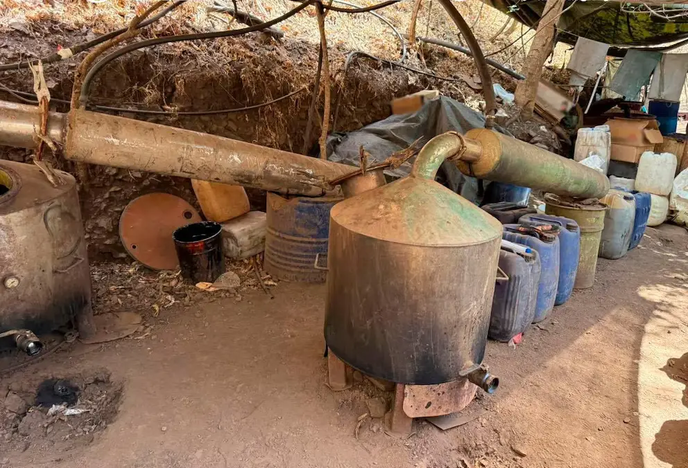 Destruyen Narcolaboratorio para droga sintética y una pista de aterrizaje en zona del “Triángulo Dorado”, impidiendo producción de casi 3 toneladas de metanfetamina