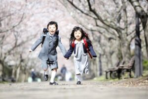¿Cómo se vive el impactante regreso a clases alrededor del mundo en 2025?