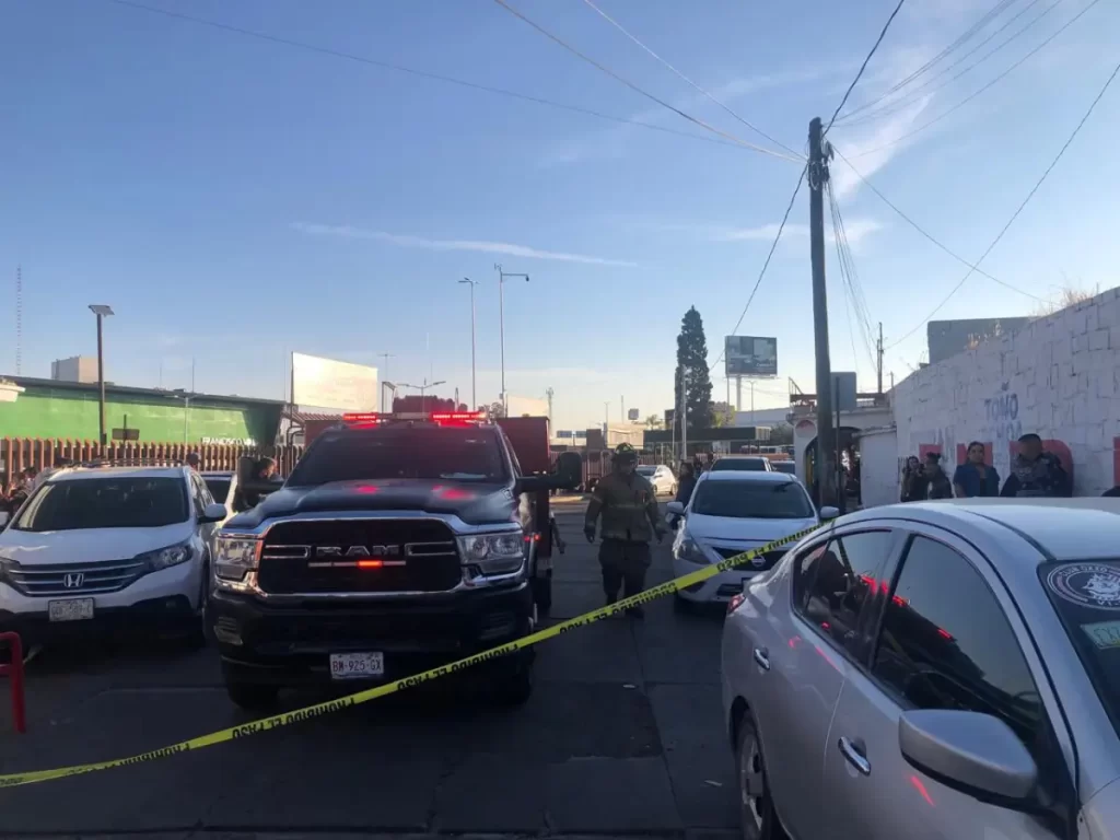 Un flamazo por acumulación de gas genera alarma en la Central Camionera de Durango 4 Bomberos atienden flamazo en la Central Camionera de Durango
