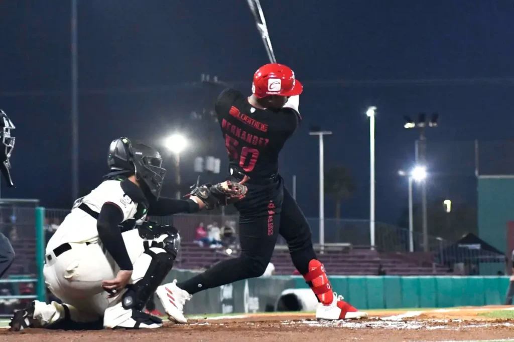 Caliente de Durango remonta cuatro carreras, barre a Tecos y escala al quinto lugar de la Zona Norte - LMB 8 Caliente de Durango remontó una desventaja de 4-0 para imponerse 5-4 a los Tecos de los Dos Laredos y completar una barrida en el estadio Francisco Villa