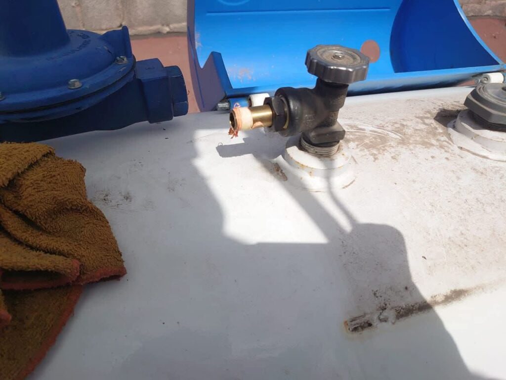 Una fuga de gas en la Escuela Secundaria Anexa de la Normal en Durango provocó la evacuación de 490 alumnos tras un accidente con un balón de fútbol