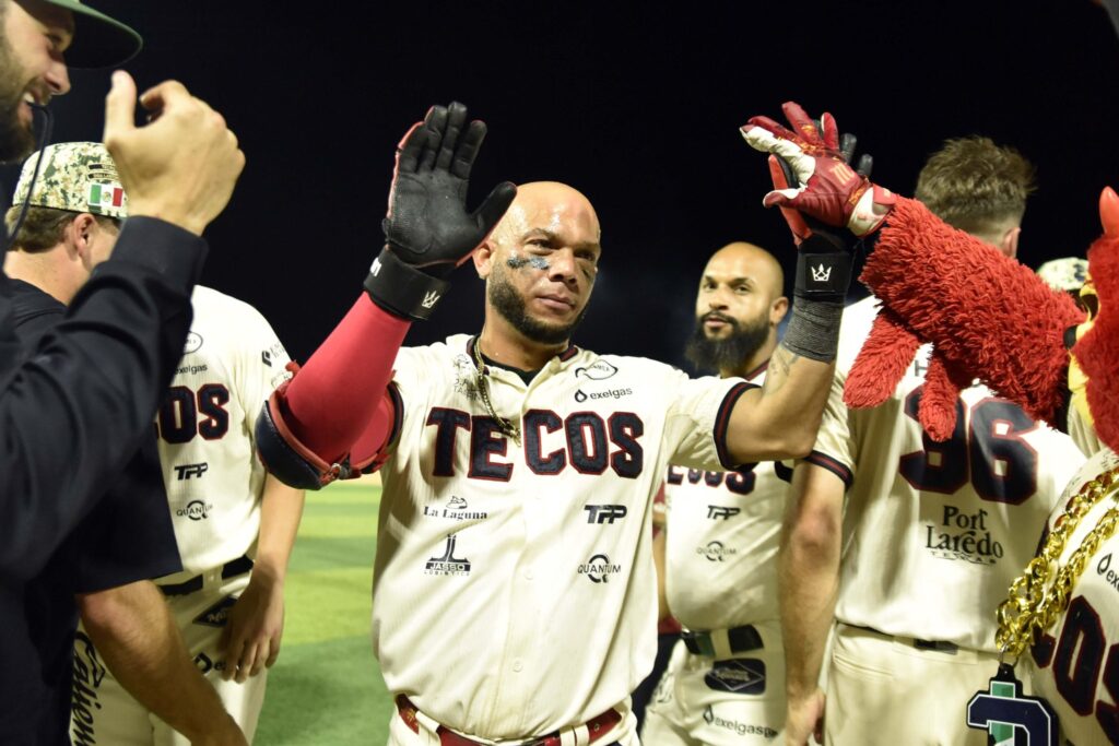 Caliente de Durango enciende la ofensiva y derrota 12-5 a Tecolotes de los Dos Laredos en el inicio de la serie - LMB 2026 4 Caliente de Durango vence 12‑5 a Tecolotes de los Dos Laredos en el primer juego de la serie en Durango. Elier Hernández con gran slam y ofensiva avasalladora