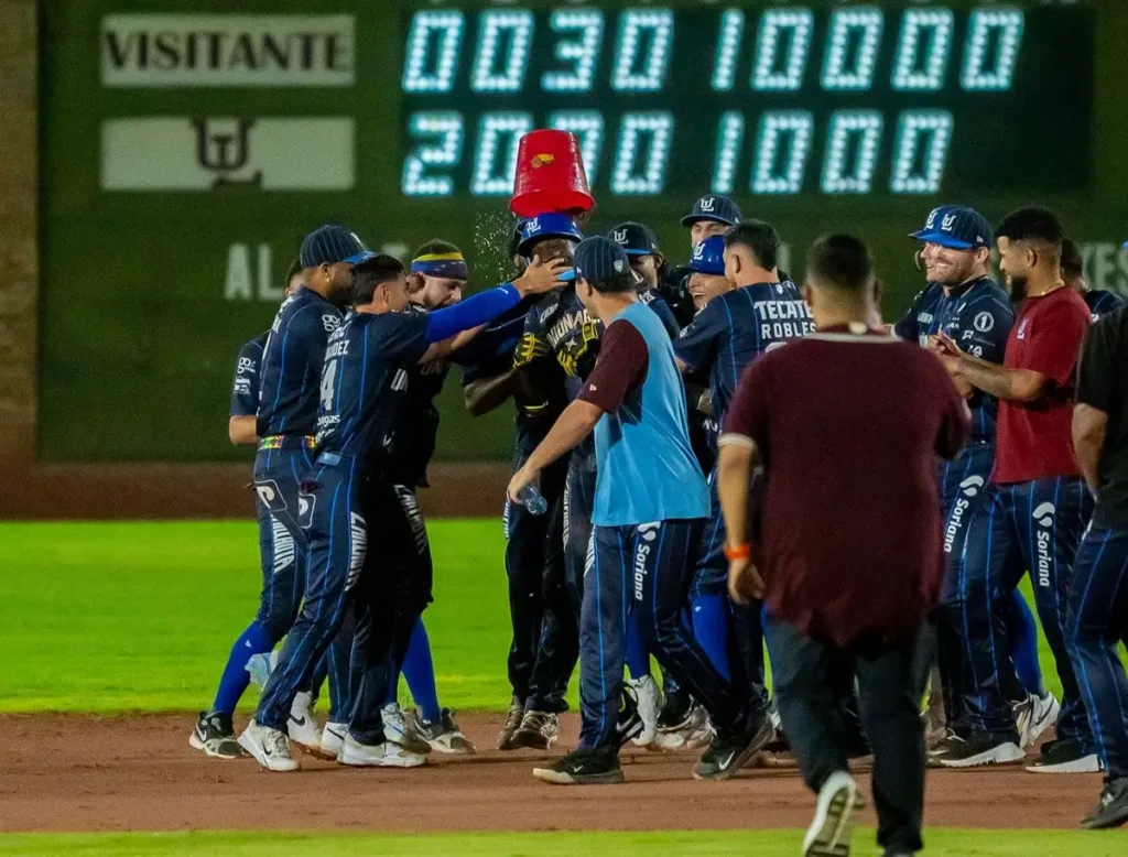 Algodoneros barren a Caliente de Durango con walk-off de Didi Gregorius - LMB 2026 1 Didi Gregorius recibe base por bolas con las bases llenas para dar el triunfo a Algodoneros sobre Caliente de Durango en el estadio de la Revolución