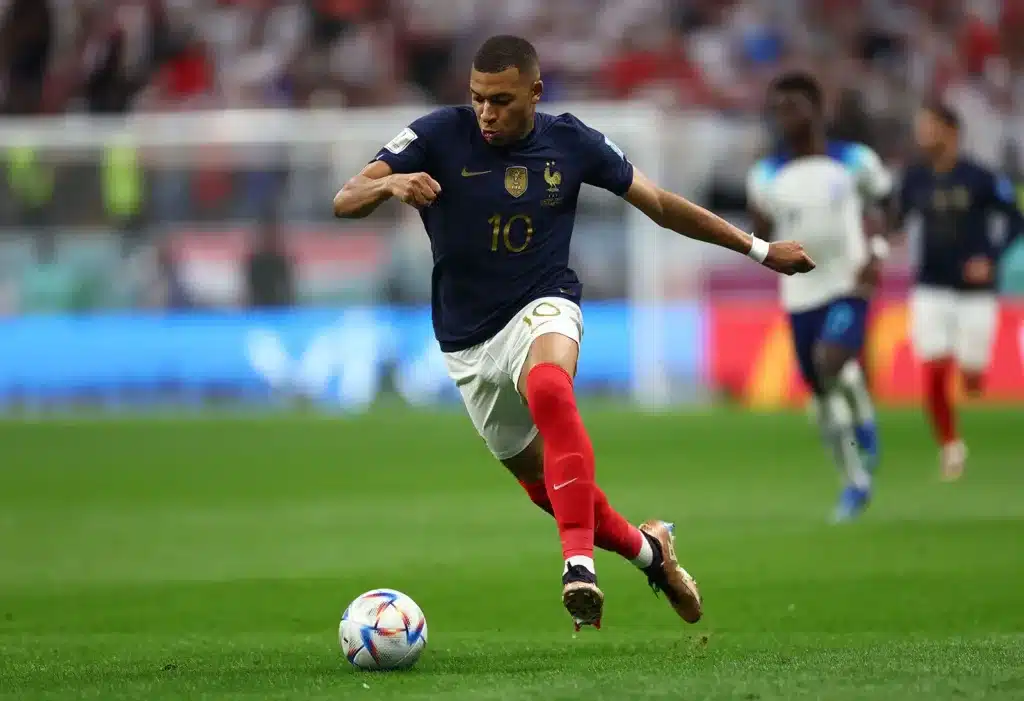 ¿Por qué Kylian Mbappé no ha ganado la Champions? La paradoja que persigue al mejor futbolista del mundo 1 Kylian Mbappé