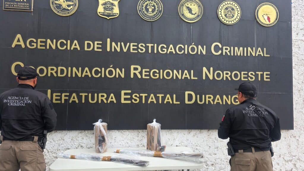 La FGR aseguró dos armas largas, 400 cartuchos útiles y un vehículo durante un cateo en la colonia La Huerta, en Durango. Esto se sabe