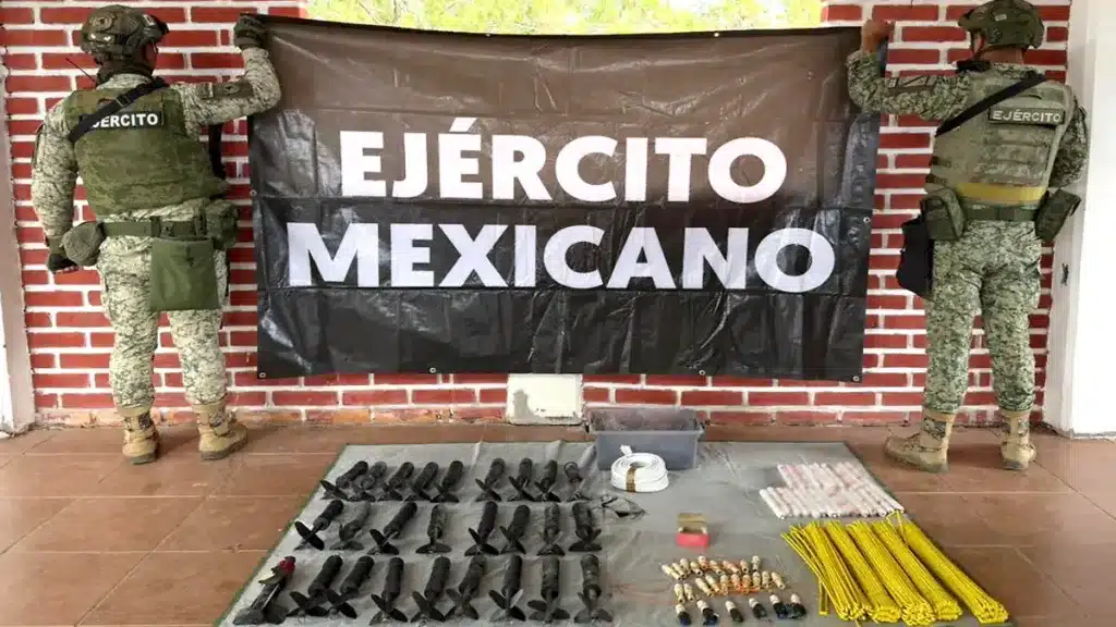 Ejército, Guardia Nacional y FGR aseguran 26 explosivos improvisados, mecha detonante y pólvora en un cateo en San Dimas, Durango