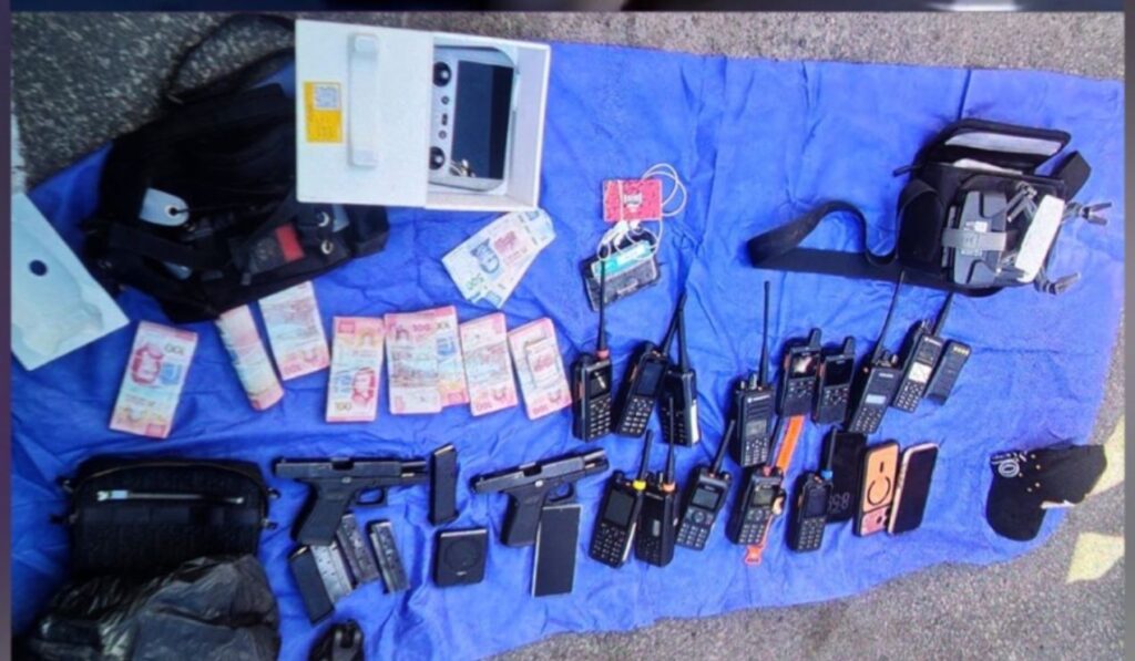 Detienen en Durango a hombre con armas, radios y dinero en efectivo 4 Detienen en Durango a hombre con armas, radios y dinero en efectivo