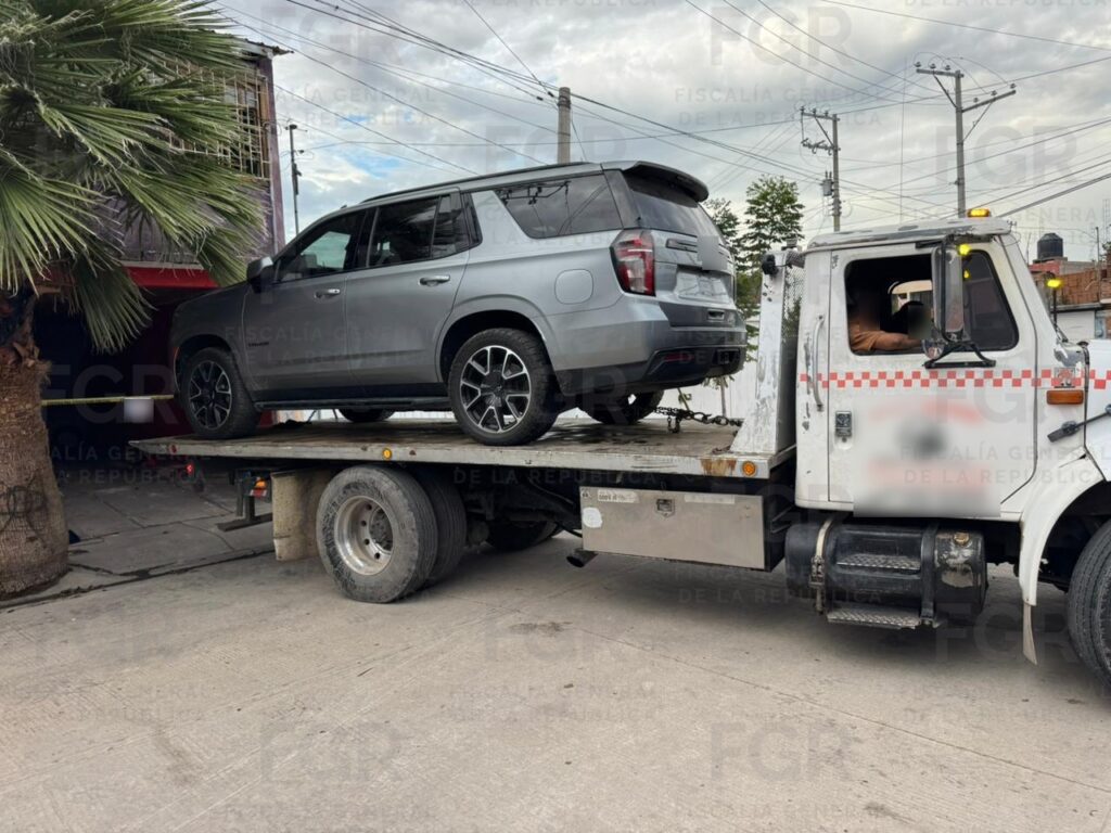 FGR asegura arma de fuego, equipo táctico y un vehículo en cateo en la colonia Los Agaves, Durango