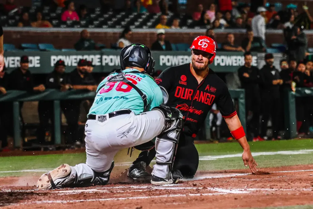 Font domina en el montículo y Villanueva se luce con el bat en triunfo de Saraperos sobre Caliente de Durango