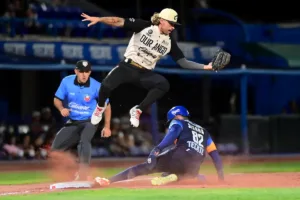 Caliente de Durango acaricia su primera serie ganada en playoffs tras vencer 7-2 a Acereros de Monclova