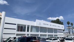 Condenan a dos años de prisión a exjuez de Durango por cohecho