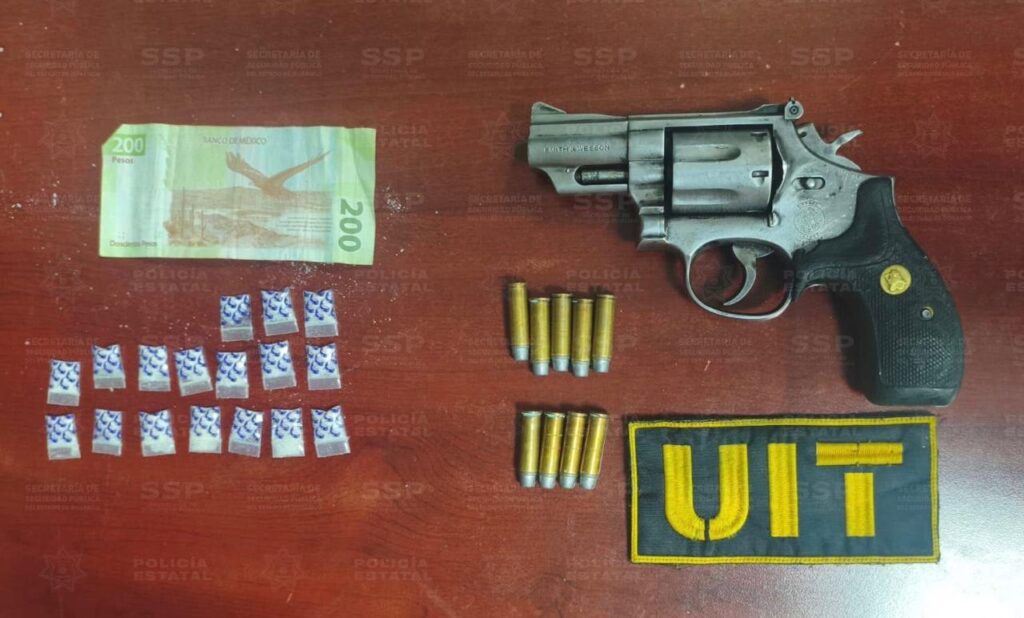 Detienen a hombre con arma, cristal y dinero en la colonia La Virgen, de Durango