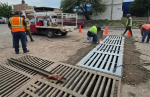 Primero quitaron las rejillas, después llegó el agua y ahora las regresan: la historia de la Avenida Primo de Verdad en Durango