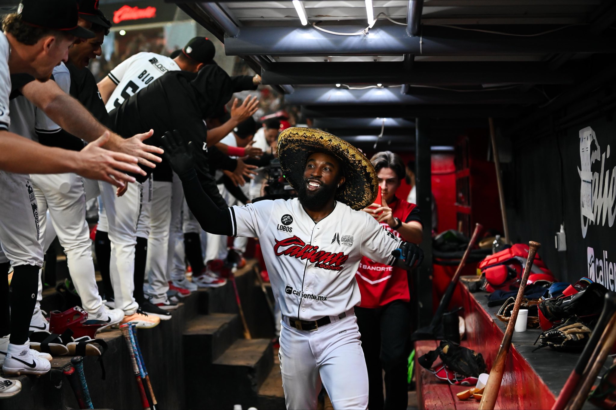 Caliente de Durango empata los playoffs ante Acereros de Monclova y Daniel Johnson entra a la historia con tres cuadrangulares – LMB 2026
