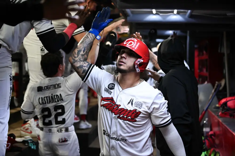 Caliente de Durango pierde el primero de los playoffs ante Acereros tras caer 12-6 -LMB 2026
