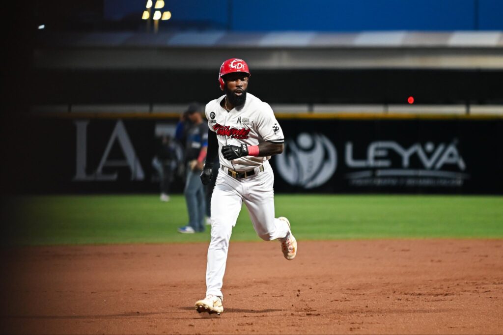Caliente de Durango empata los playoffs ante Acereros de Monclova y Daniel Johnson entra a la historia con tres cuadrangulares - LMB 2026 1 Caliente de Durango empata los playoffs ante Acereros de Monclova y Daniel Johnson entra a la historia con tres cuadrangulares