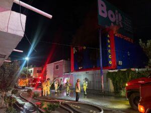 Incendio consume papelería Ábaco en la colonia Hipódromo de Durango
