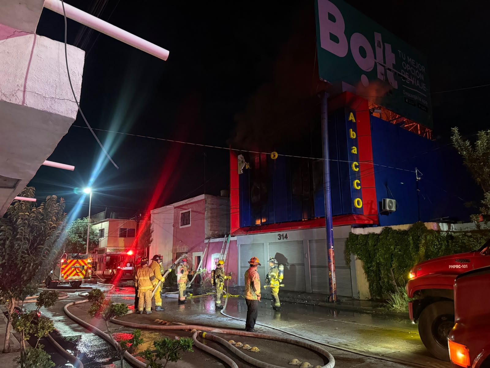 Incendio consume papelería Ábaco en la colonia Hipódromo de Durango