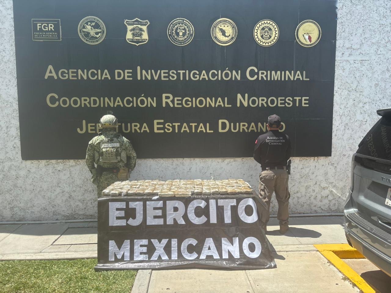 Fuerzas federales detienen a 2 personas y decomisan 28 kilos de marihuana en Durango