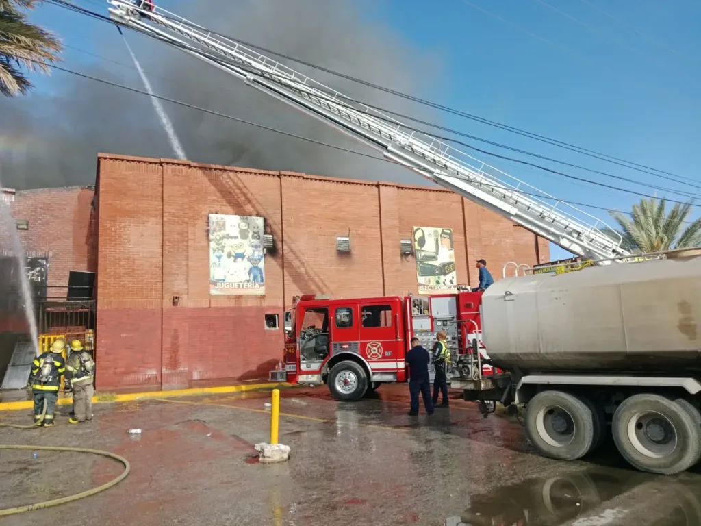 Incendio en Mall Chino de Torreón deja daños millonarios y edificio irreconocible 1 Incendio en Mall Chino de Torreón deja daños millonarios y edificio irreconocible