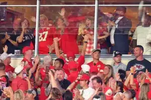 Taylor Swift, en el palco de los Chiefs como Mrs. Kelce: look, invitados y contexto de la pareja