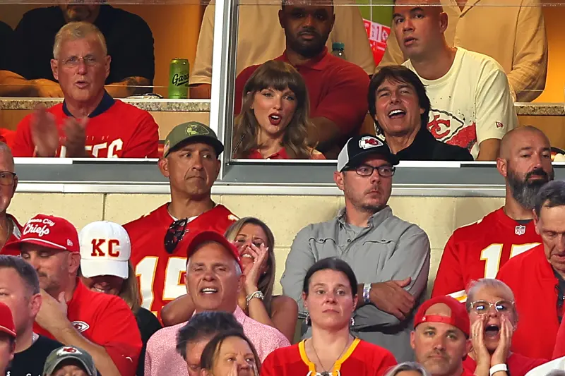 Taylor Swift, en el palco de los Chiefs como Mrs. Kelce: look, invitados y contexto de la pareja 1 Taylor Swift y Tom Cruse