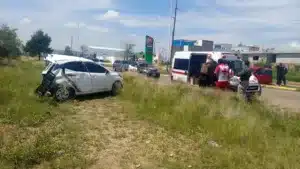Un hombre muere tras volcar su auto en cadena de choques sobre el bulevar a El Pueblito